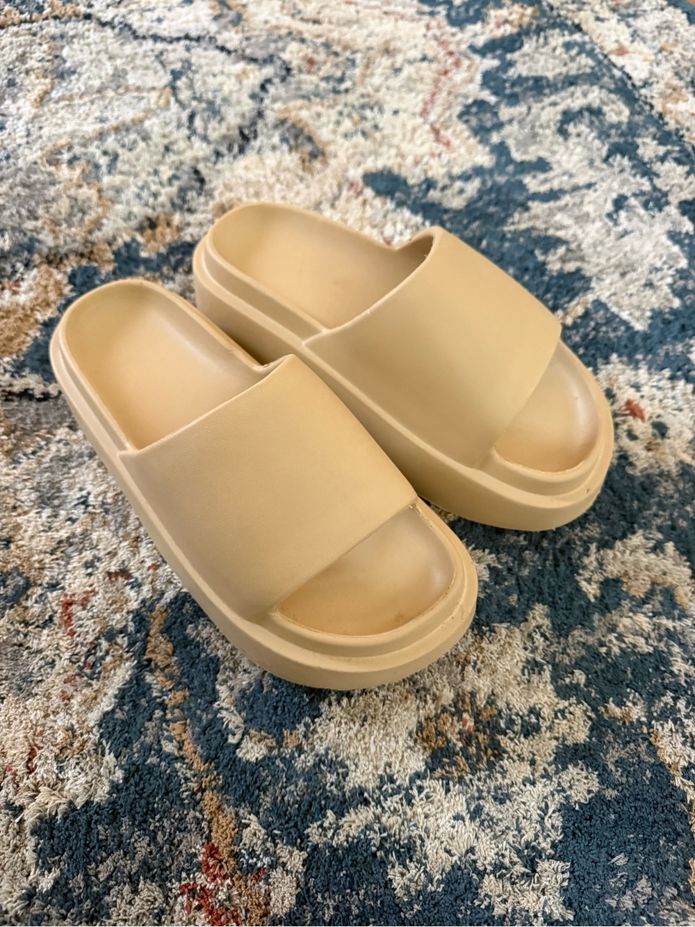 Amazon Chunky Platform Slide Sandals in Beige Size 40-41